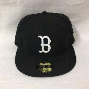 New Era Boston Red Soxs Black SnapBack NWT